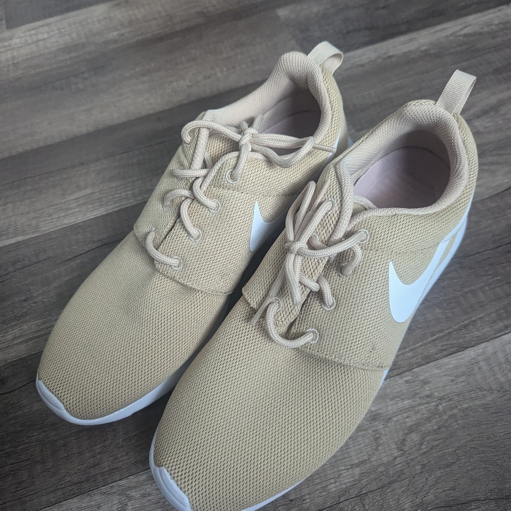 Brand New Without Tags Tan Size 10 Women's Nike Running Sneakers - Picture 6 of 6